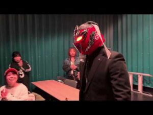 【電撃来場】BUSHIがハヤブサに毒霧＆対戦要求！4.3新宿ゼロワン25周年大会にてシングル対決が決定！！