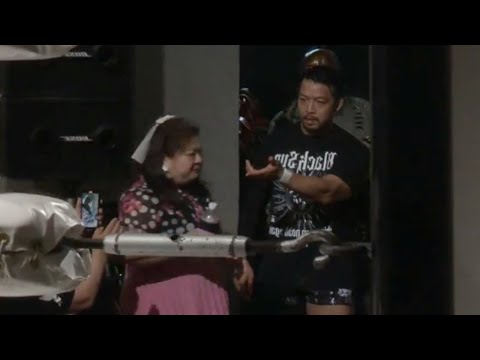 プロレス ノア KENTA 入場時に 女性 観客 が顔面に水を吹きつける暴挙 事故 瞬間! 迷惑行為 動画! ウーロン茶 2025年5月25日 プロレスラー プロレスリング・ノア ハプニング